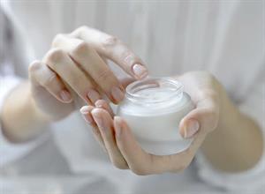 سرم ضد لک برای پوست بهتر است یا کرم ضد لک + خرید